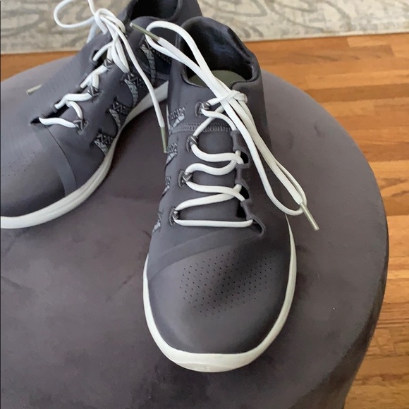 Shoes - Picture 2 of 4